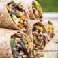 Receta Vegana: Burritos de trigo sarraceno y bayas con salsa tahini