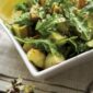 Receta Vegana: Patatas al pesto de albahaca y ajo asadas con rúcula